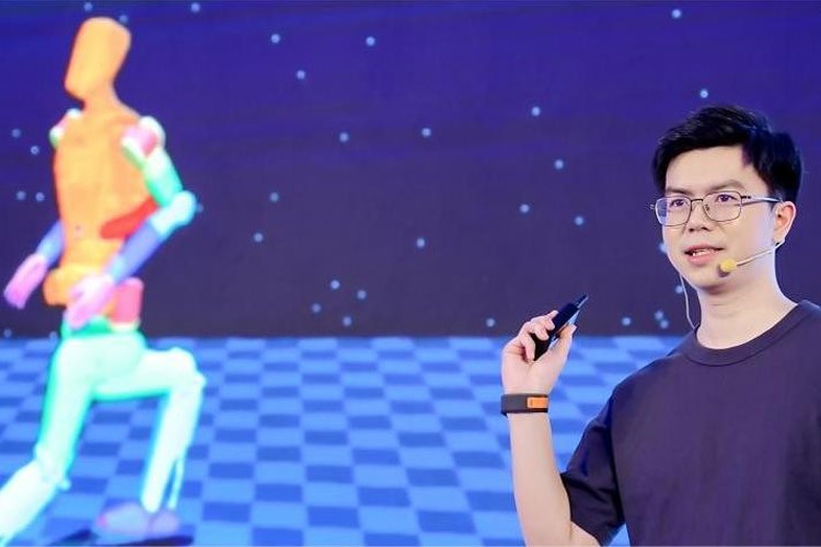 天才少年稚晖君易游电竞机器人走路进场！AI模型做大脑，目标售价20万以内