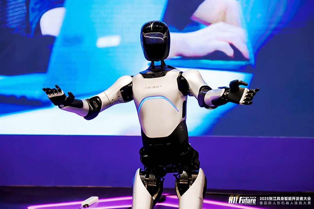 易游电竞-容声冰箱×《光影》｜歌手出道、演技也可圈可点的张艺兴，是如何自带光芒？